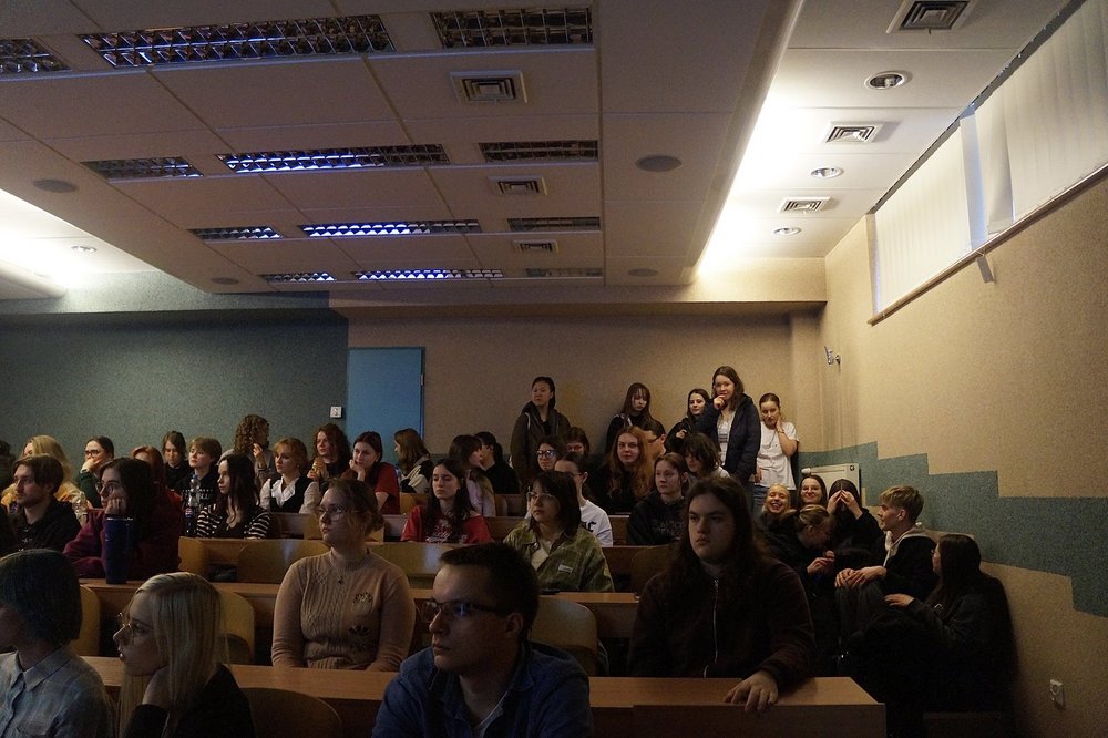 Aula przepełniona studentami