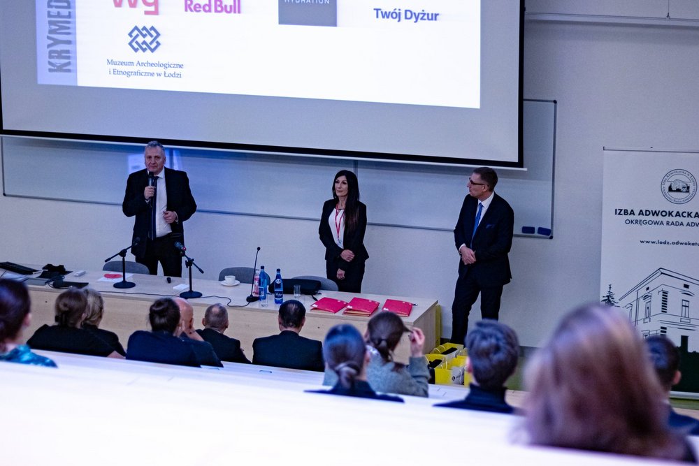 Komitet organizacyjny w sali konferencyjnej